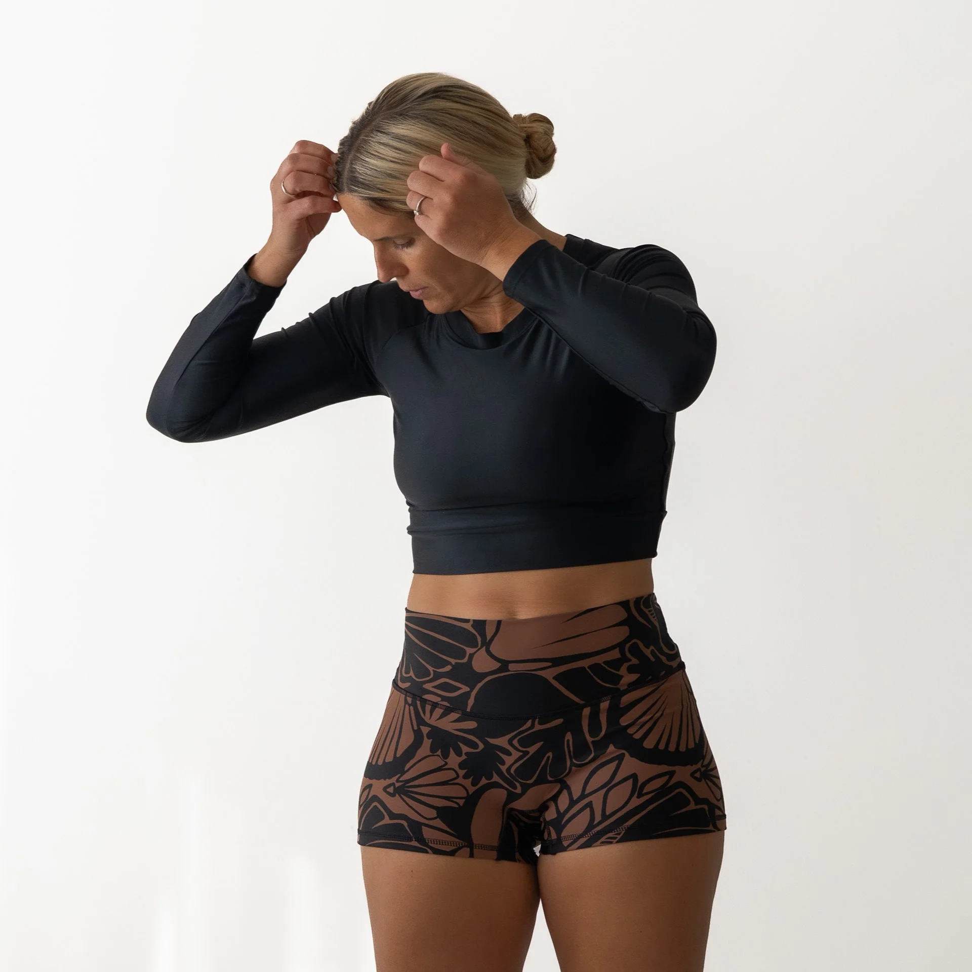 Classic Black Cropped Rash Shirt - Image 10